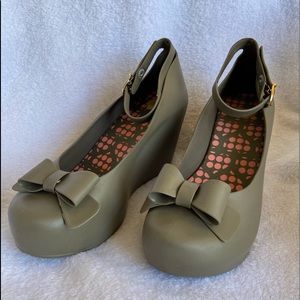 Mel by Melissa Gray rubber wedges